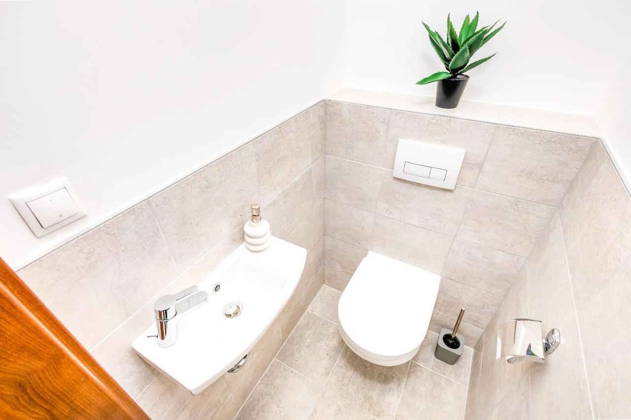 Modern Apartment With Free Garage And Balcony In The Downtown 부다페스트 외부 사진
